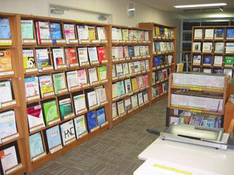 図書館（西館10階医局内）